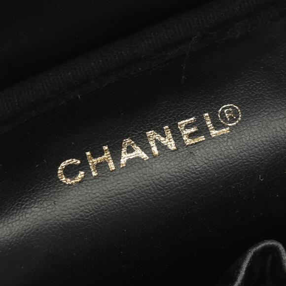 CHANEL Black Caviar Leather Logo Vanity Bag - Picture 5 of 11